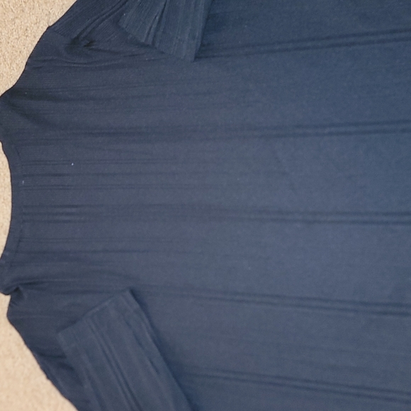 Great condition Authentic Versace v-neck long sleeve shirt - Picture 8 of 8